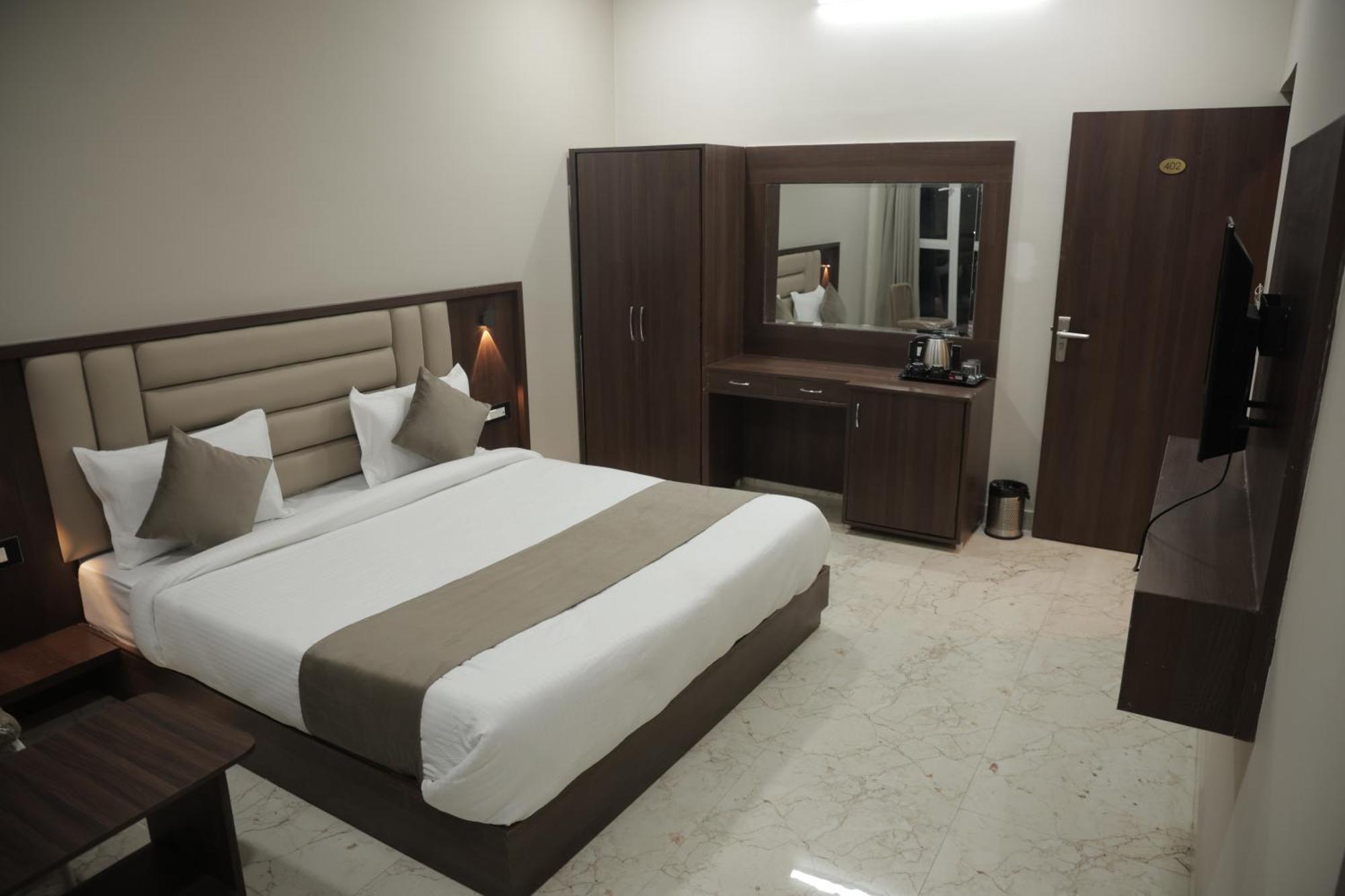 The Rainbow Hotel 3*
